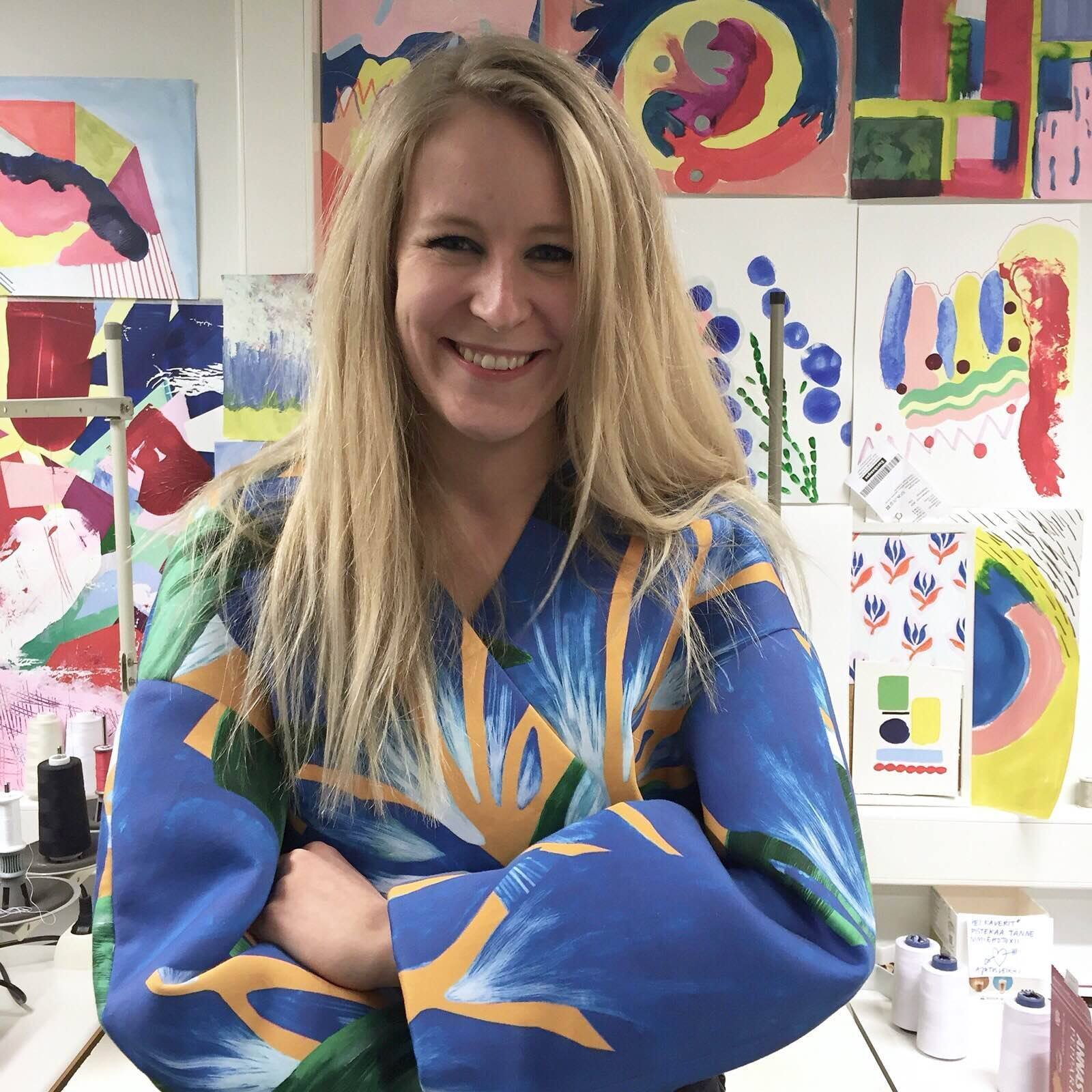 Laura_Gröndahl_Tampereen_Ratikan_kuosisuunnittelija