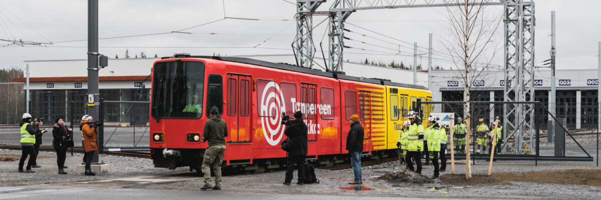 Tampereen Ratikan testivaunun ensimmäinen koeajo katuverkolla