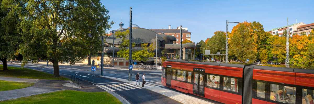 Tampereen Ratikka pääkirjaston Metson edustalla