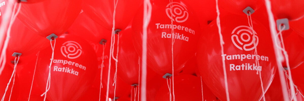 Tampereen Ratikka -ilmapalloja