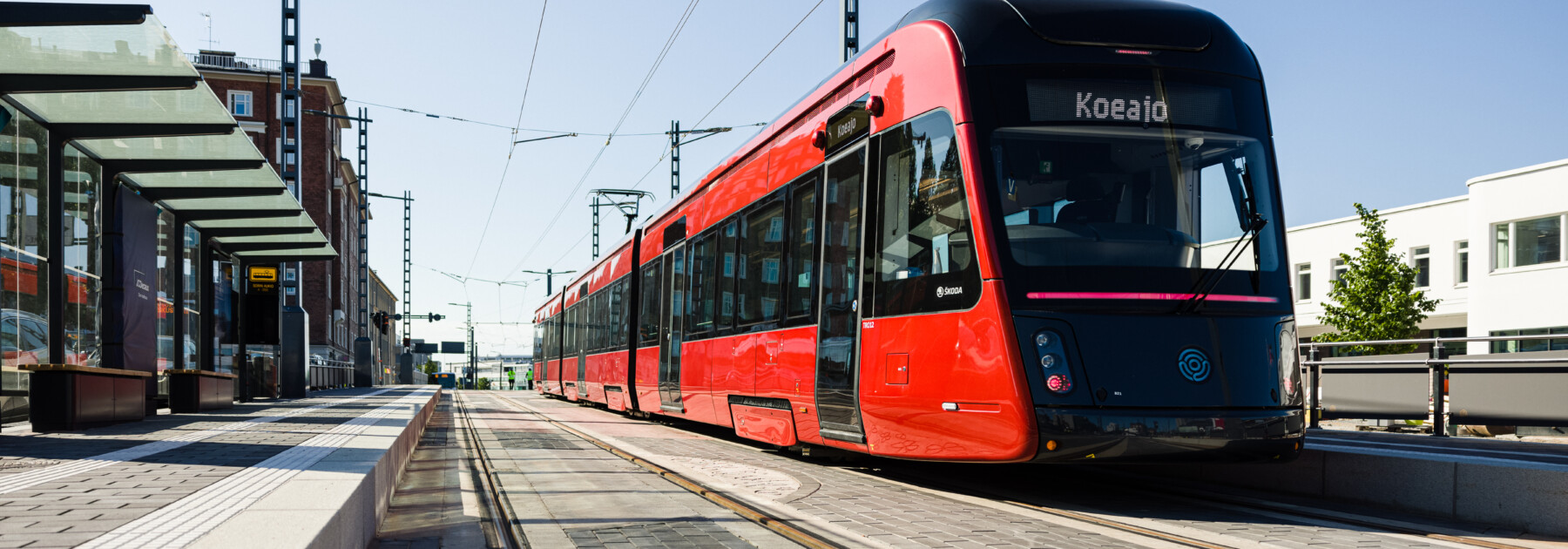 Tampereen Ratikka Sorin aukion pysäkillä