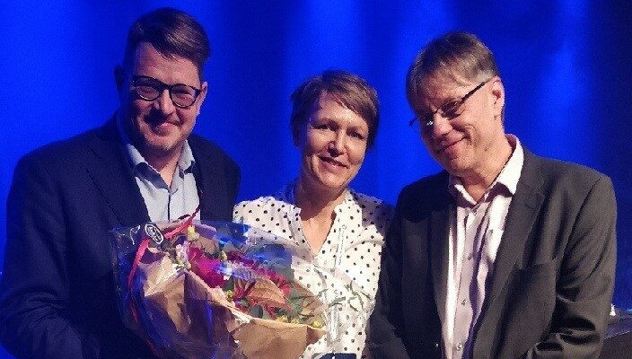 Pekka Sirviö ja Mika Periviita vastaanottivat vuoden joukkoliikenneteko-palkinnon 23.11. Pakkahuoneella.