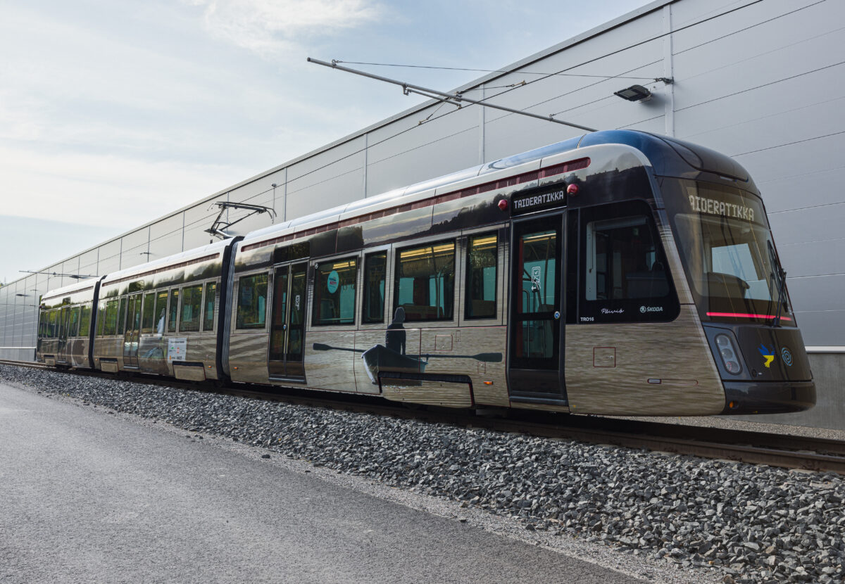 Tampereen taideratikka. Tomi Ivalon teos Matkalla järvien välissä.