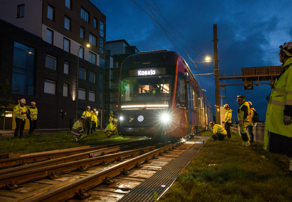 Tampereen Ratikka koeajoissa 3.7.2023.