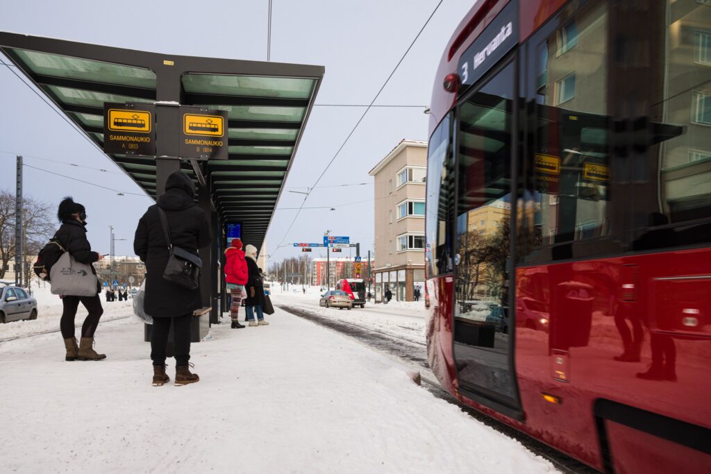 Tampereen Ratikka Sammonaukiolla.