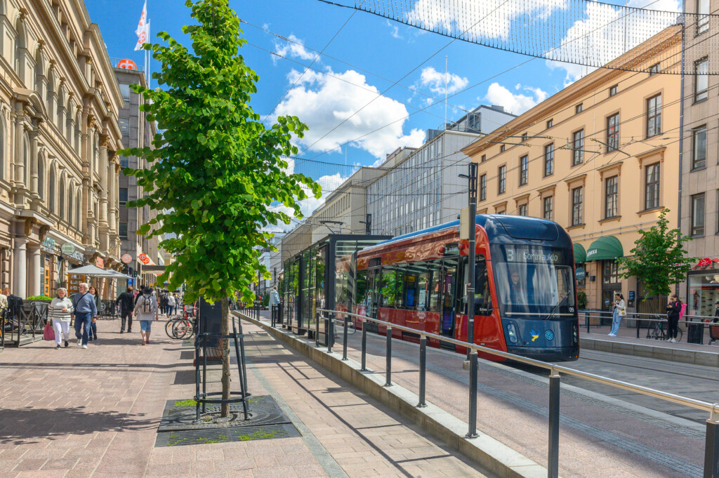 Tampereen Ratikka Koskipuiston pysäkillä