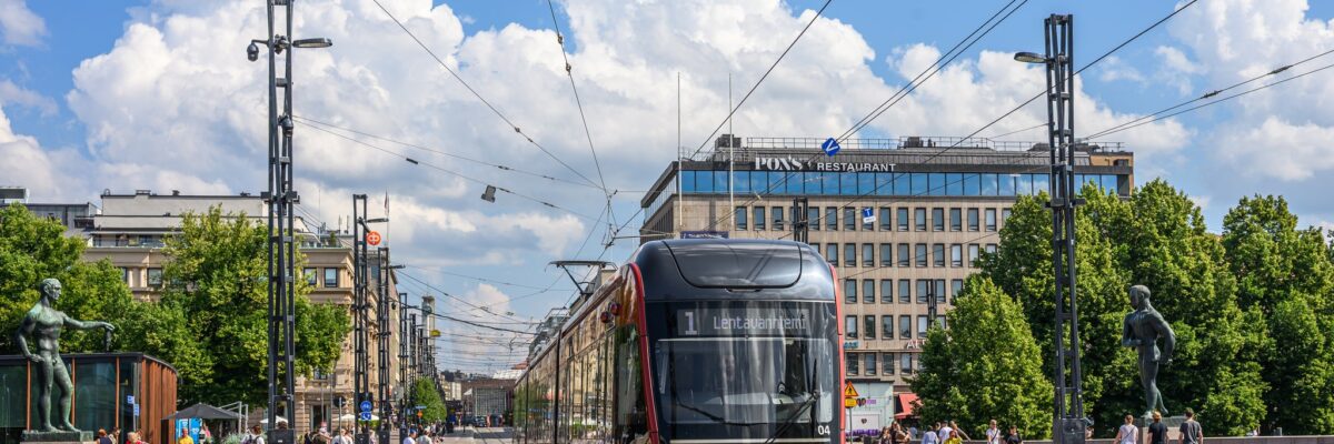 Tampereen Ratikka Hämeenkadulla kesällä 2025