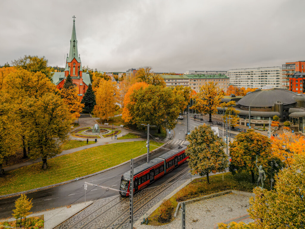 Tampereen Ratikka Hämeenpuistossa