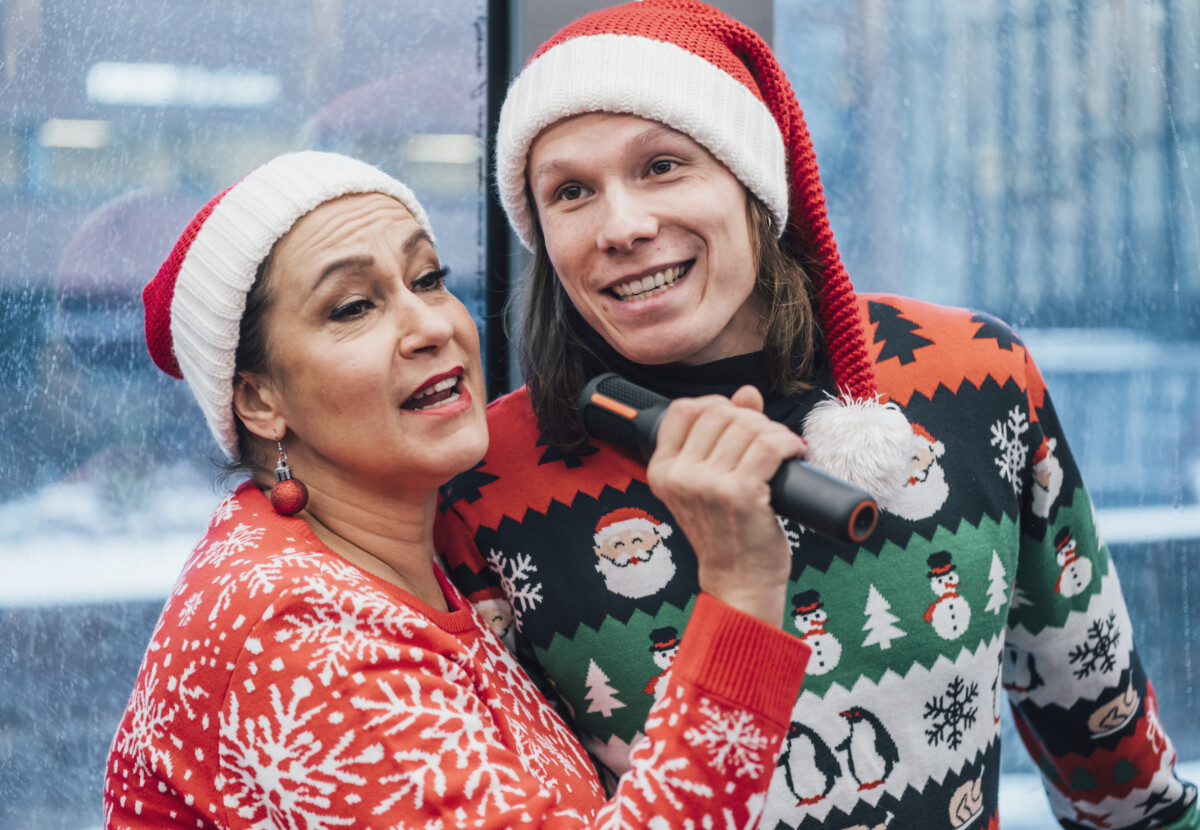 Tampereen Teatterin näyttelijät Lasse Viitamäki ja Elina Rintala.