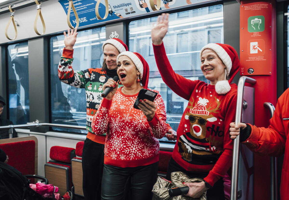 Tampereen Teatterin näyttelijät Elisa Piispanen, Lasse Viitamäki ja Elina Rintala