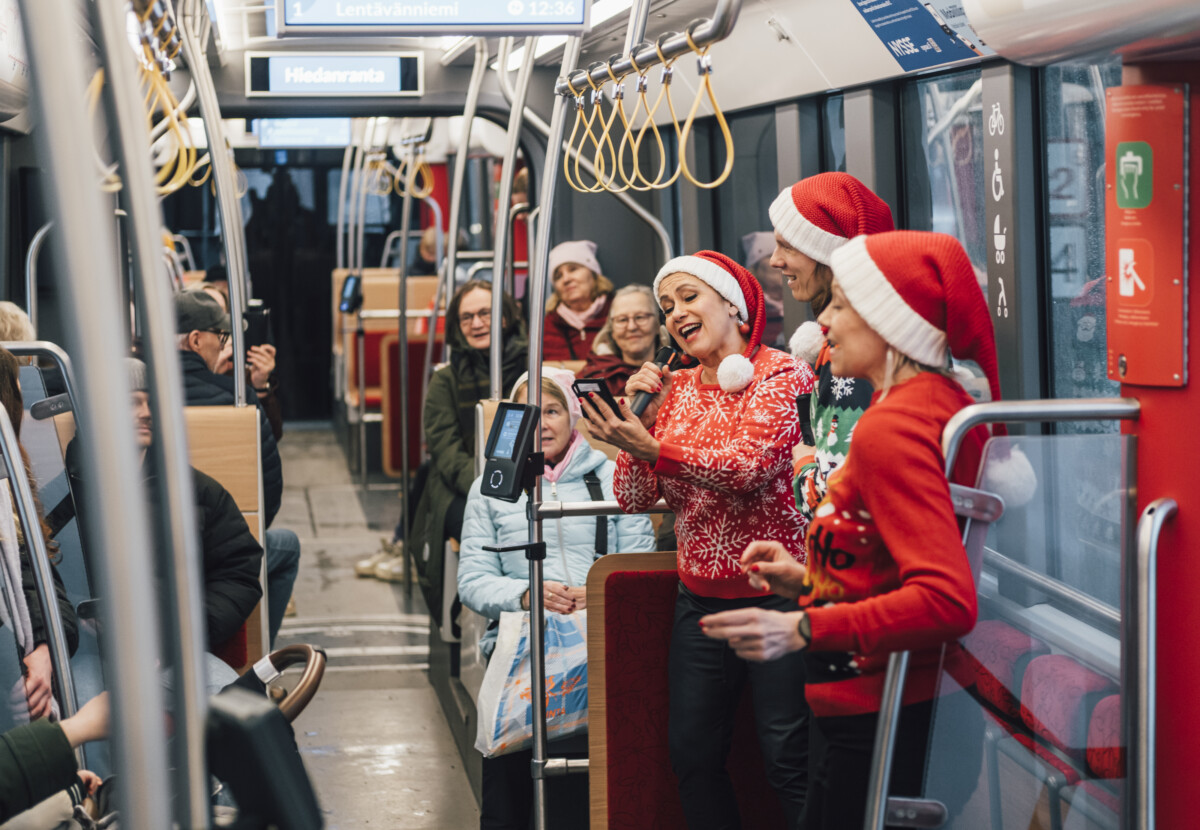 Tampereen Teatterin näyttelijät Elisa Piispanen, Lasse Viitamäki ja Elina Rintala