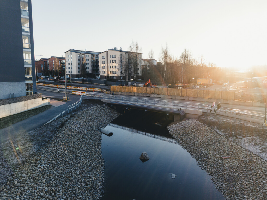 Härmälänojan sillan Ratikkatyömaa joulukuussa 2025.