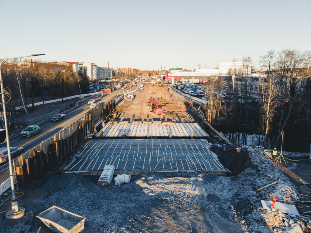 Vihilahden sillan Ratikkatyömaa joulukuussa 2025.