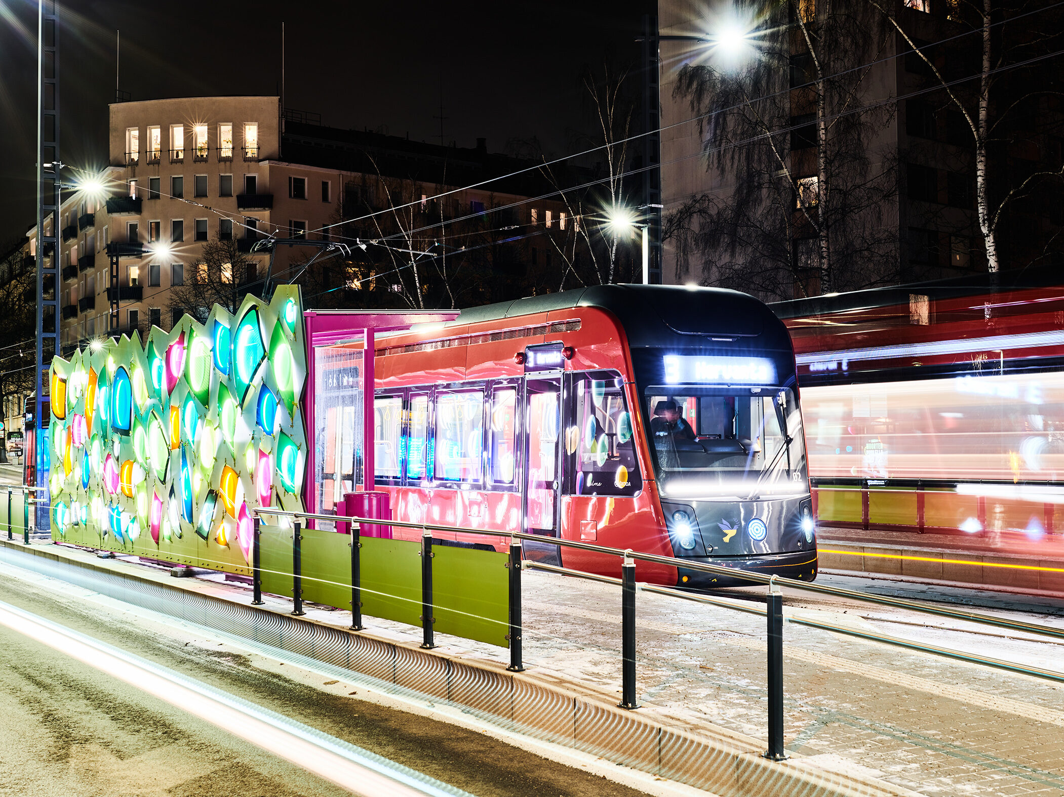 Tampereen Ratikka Pyynikintorin taidepysäkillä