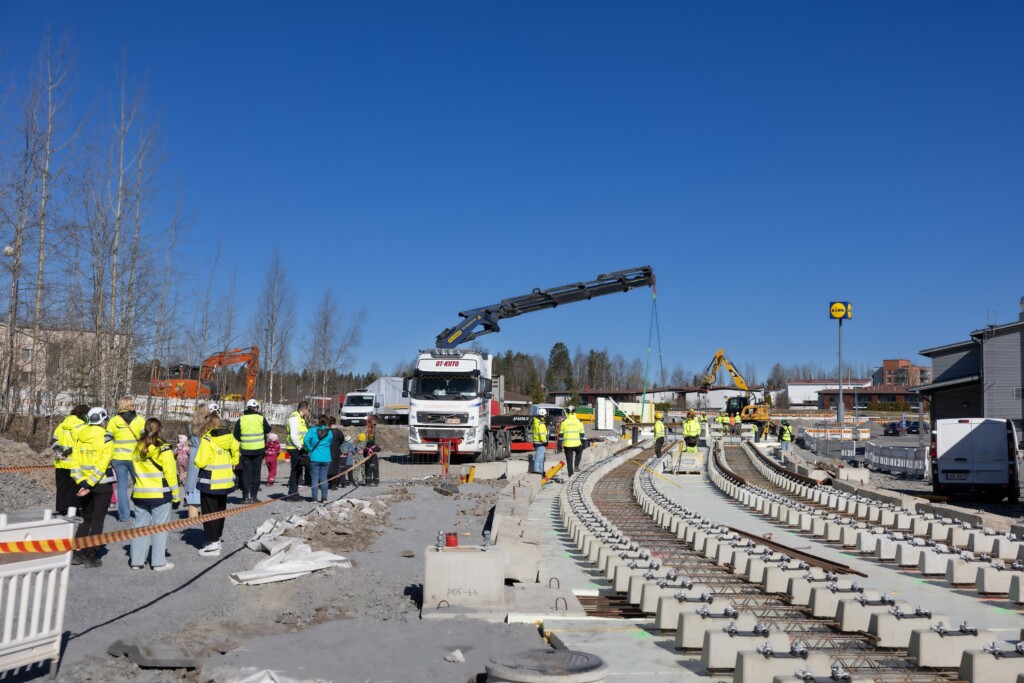 Pirkkalan ensimmäiset Ratikkakiskot