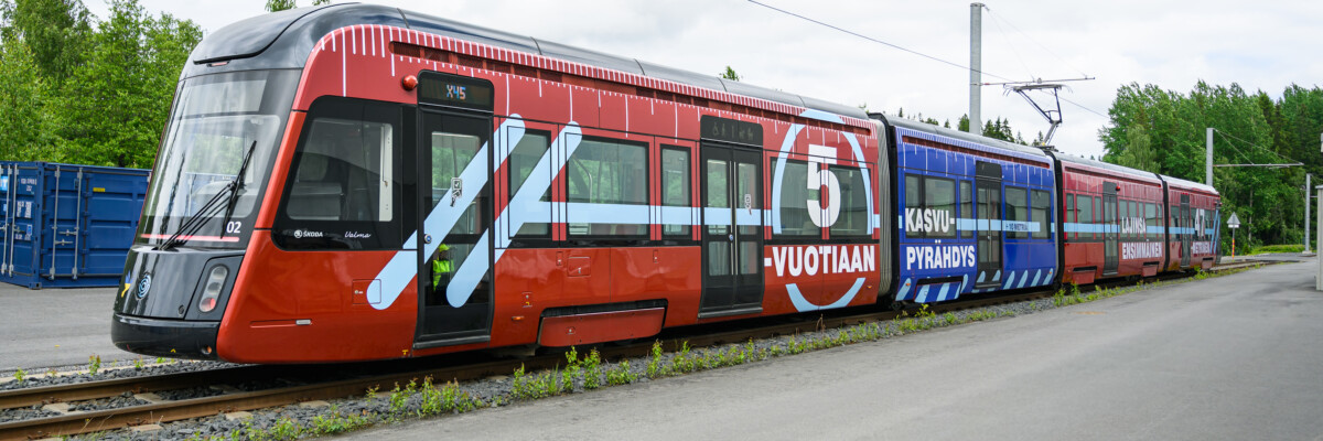 Lajinsa ensimmäinen pitkä Tampereen Ratikka