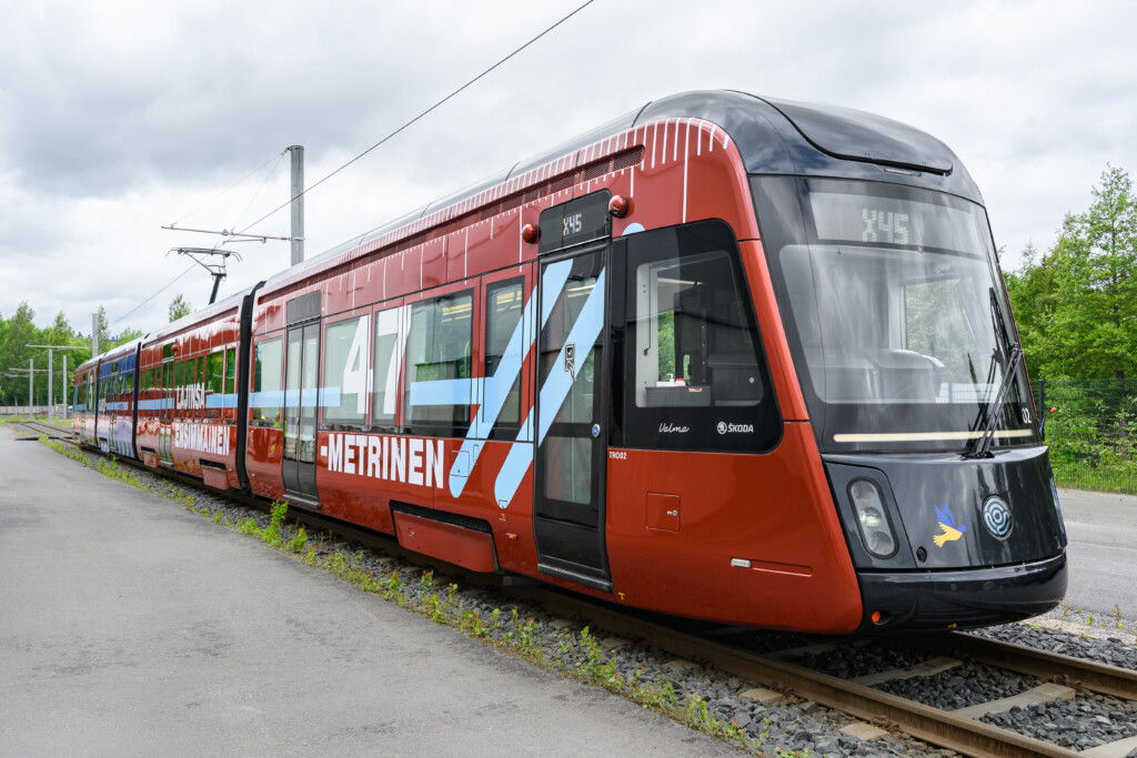 Lajinsa ensimmäinen pitkä Tampereen Ratikka