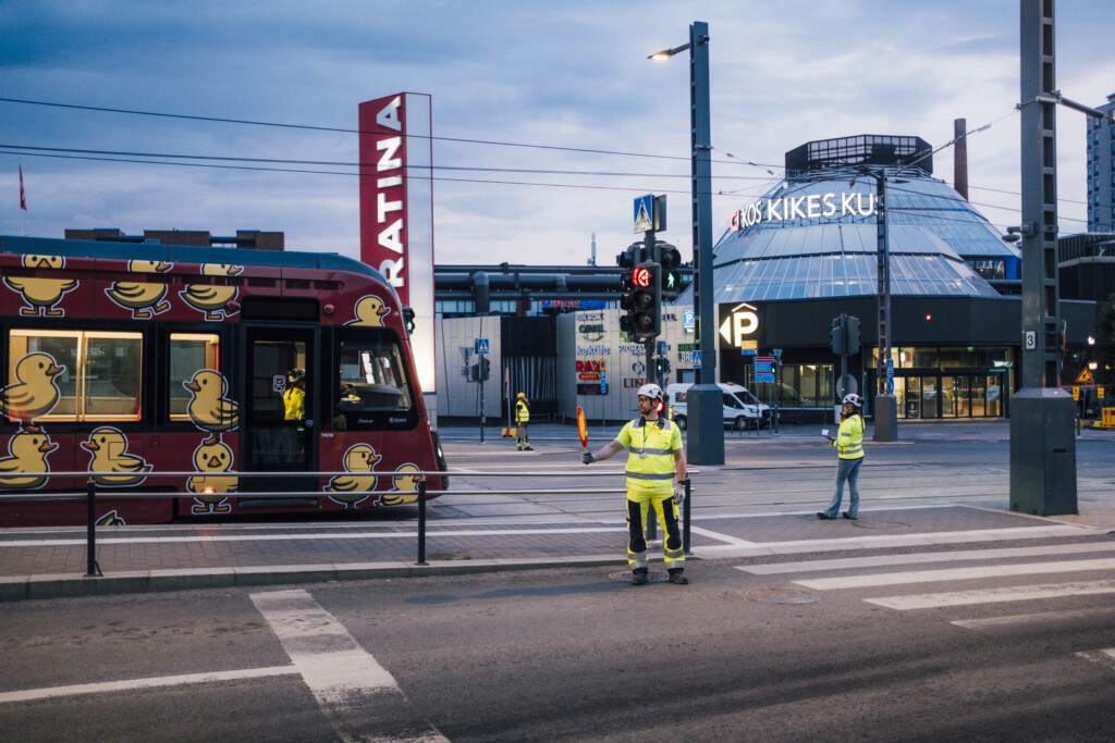 Ratikka koeajoissa Hatanpään valtatiellä kesäkuussa 2026